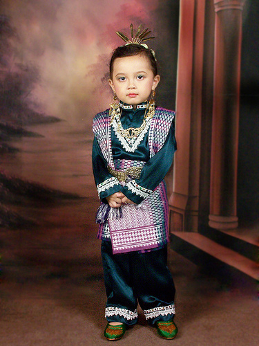 Baju Kartini Vira pada usia 3 tahun, baju Aceh.